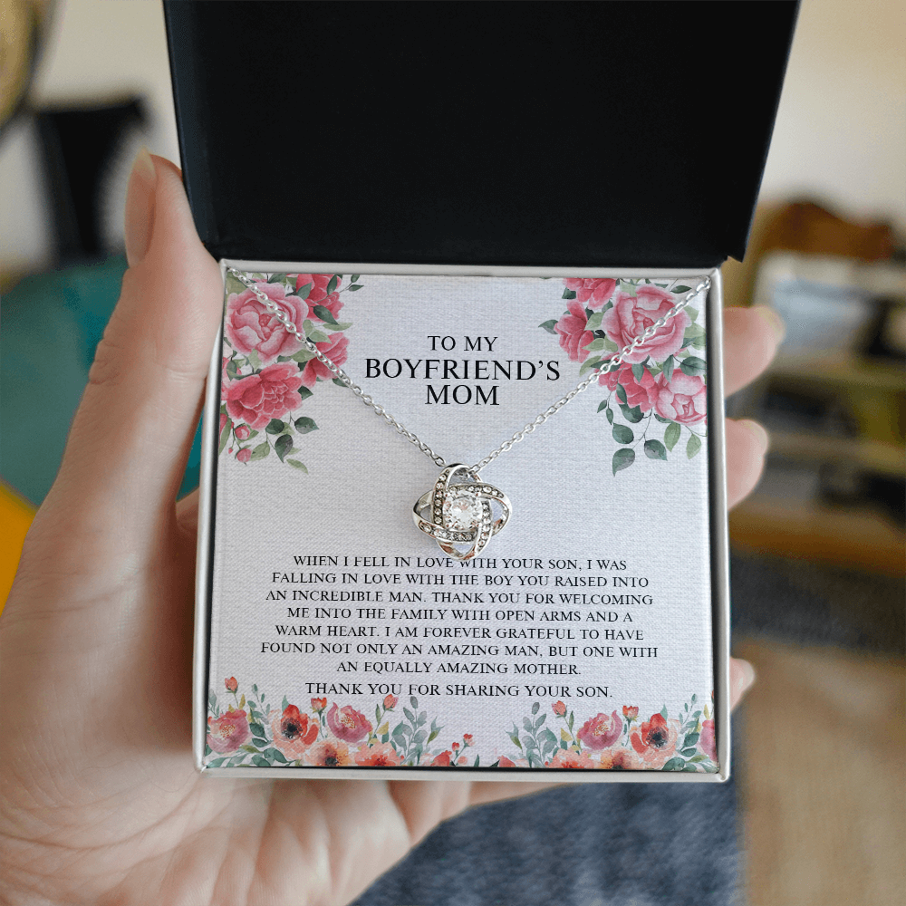 BoyFriends Mom - Love Knot Necklace